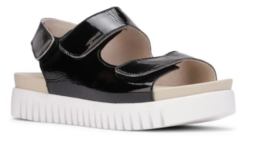 BLACK SANDALS